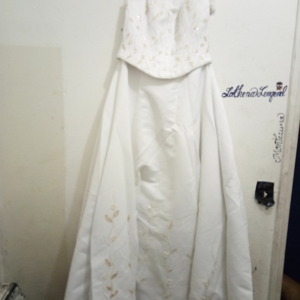 Elegant White Wedding Dress